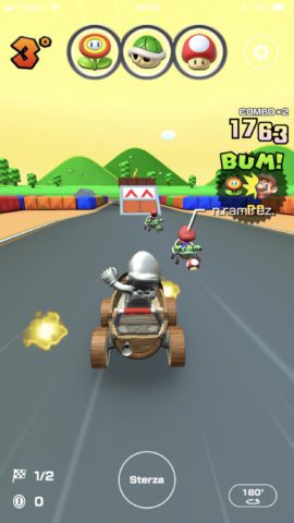 Mario metallo usa il fiore di fuoco in Mario Kart Tour.